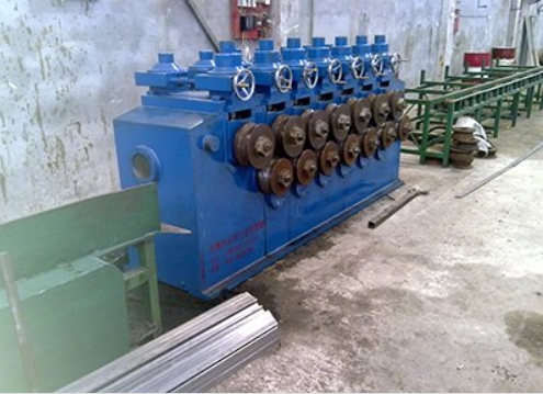 当前矫直机主流类型与应用场景是什么，未来核心发展趋势有哪些？